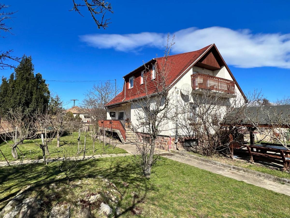 A Festo Vendeghaza / The Painter'S Guest House Zánka エクステリア 写真